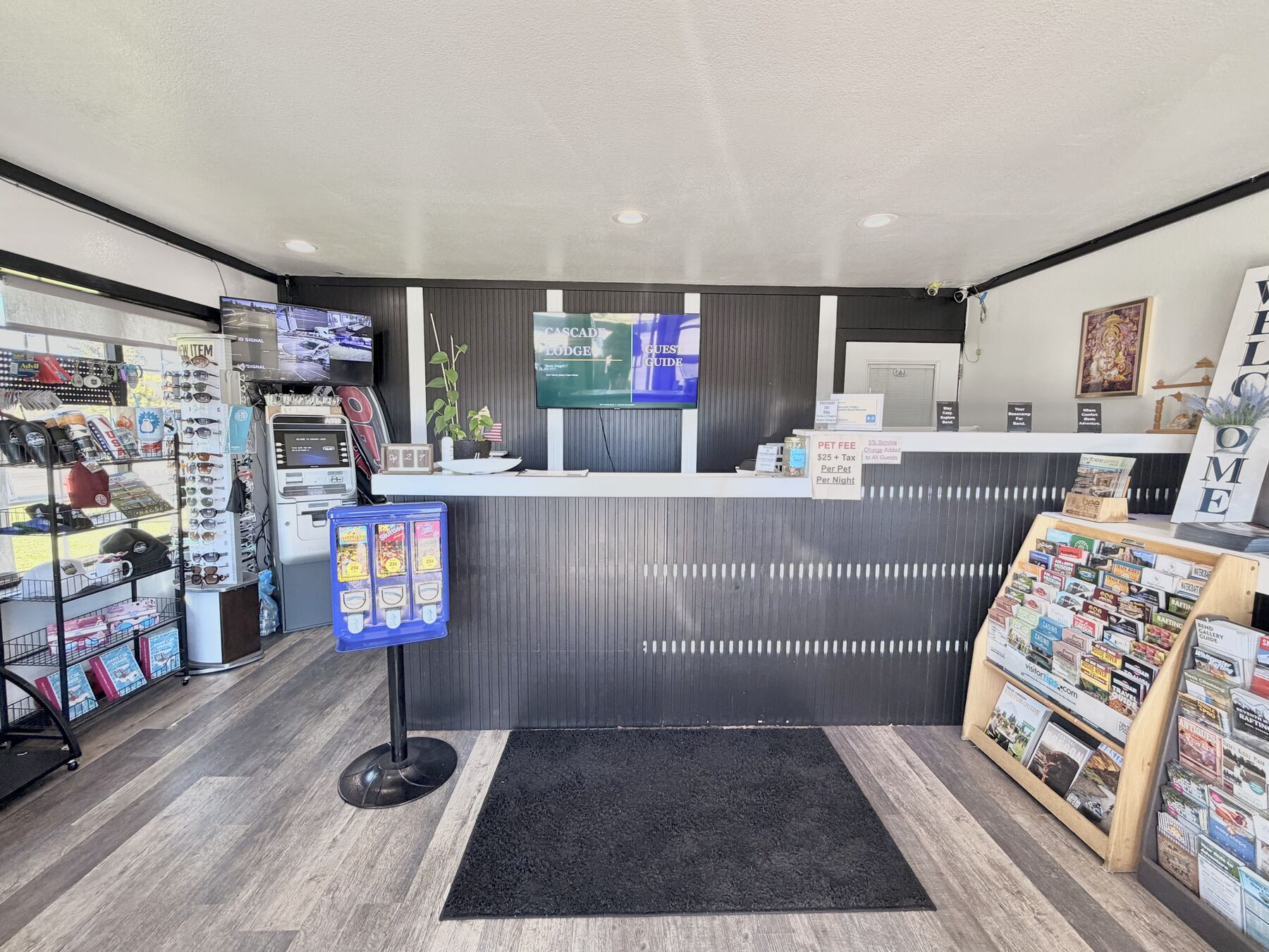 Bright front office lobby with the front desk, brochure racks, and the Cascade Market corner