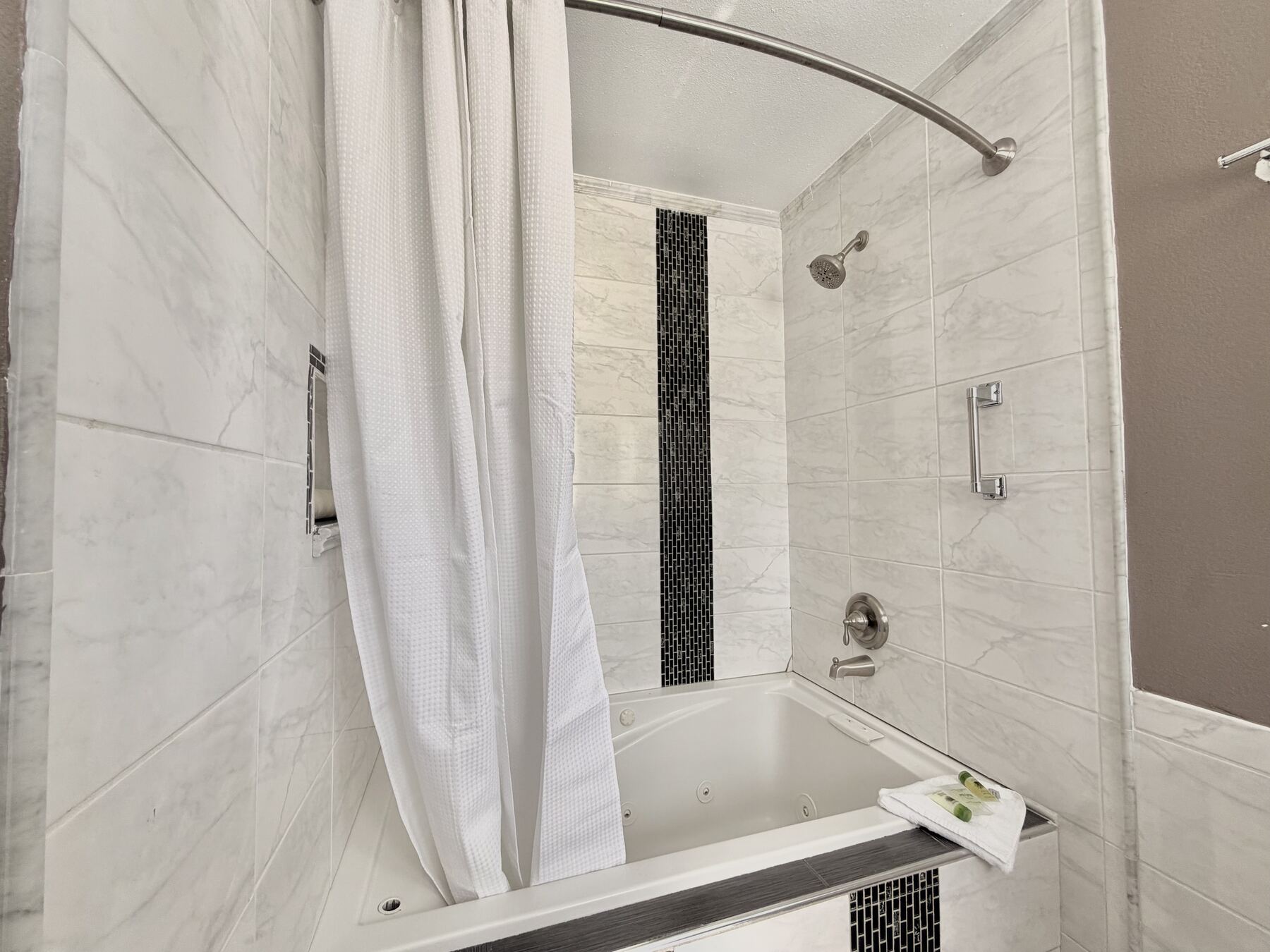 Spa suite jetted spa tub with tiled shower surround